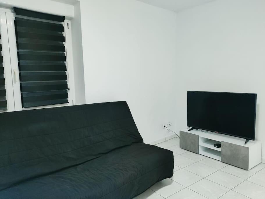 أوبيرني # Appartement Charmant 75 M2 Parking Gratuit المظهر الخارجي الصورة